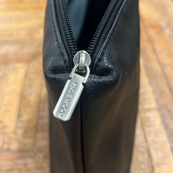 Pixie Mood Black pebbled tote bag with matching pouch - Picture 7 of 11